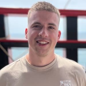 Portrait de Valentin Harrang, développeur web freelance à Rouen